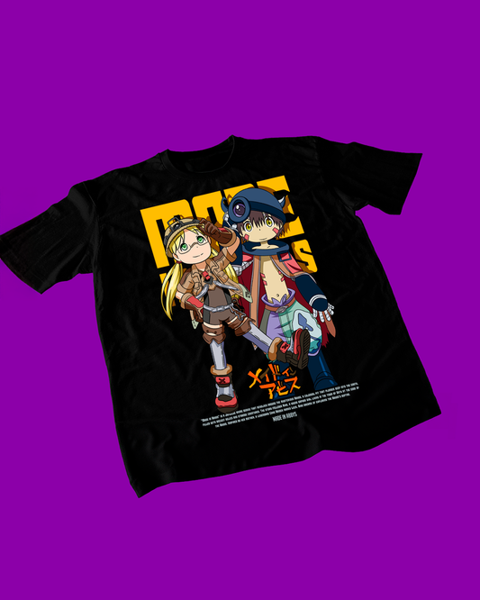 Polera negra de Made in Abyss con Riko y Reg