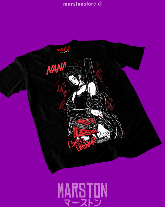 Polera negra de Nana con Nana Osaki