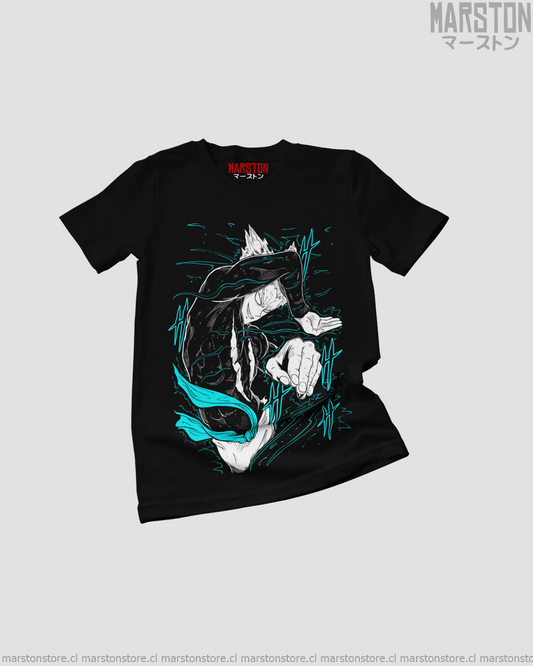 Polera negra de One Punch Man con Garou