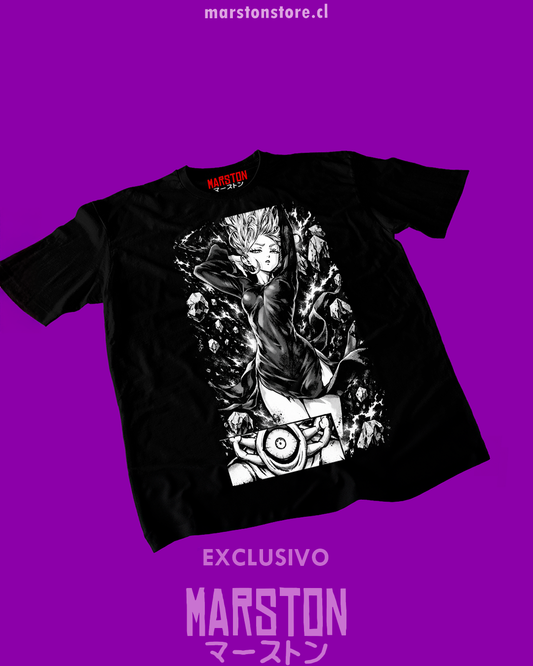 Polera negra de One Punch Man con Tatsumaki