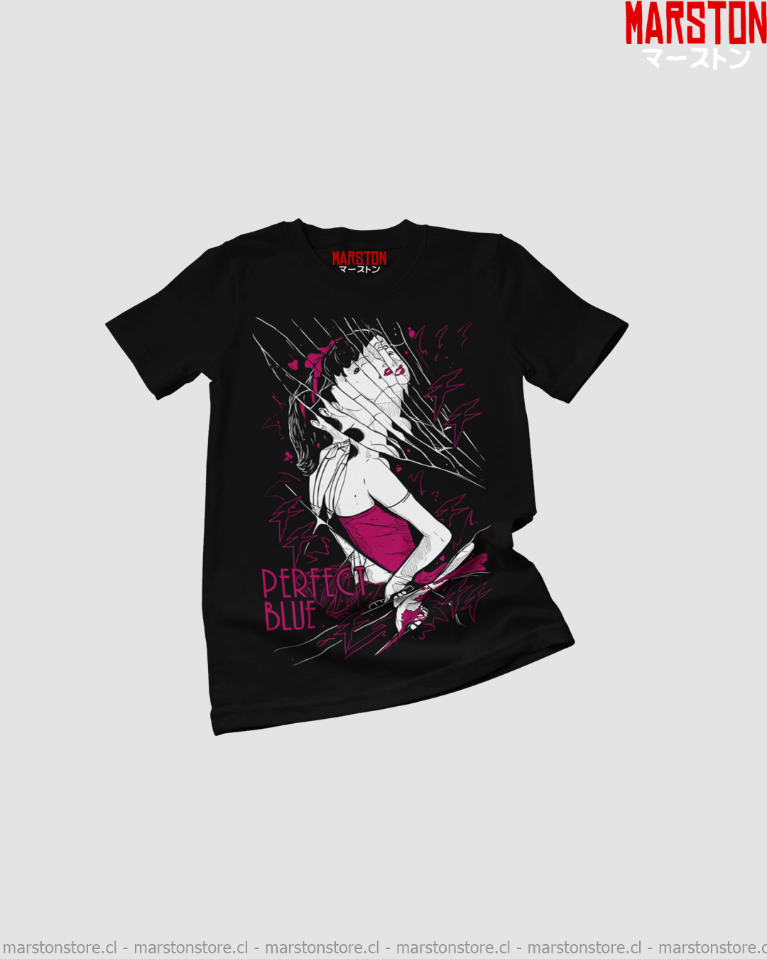 Polera negra de Perfect Blue