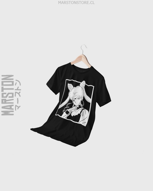 Polera negra de Sailor Moon con diseño anime