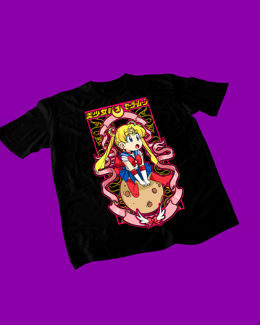 Polera negra de Sailor Moon con diseño anime