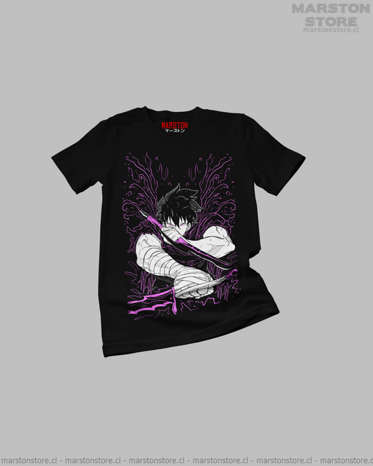 Polera negra de Solo Leveling con diseño anime