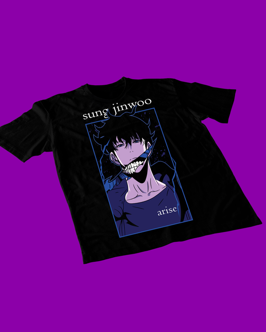Polera negra de Solo Leveling con diseño anime