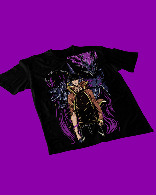 Polera negra de Solo Leveling con diseño anime