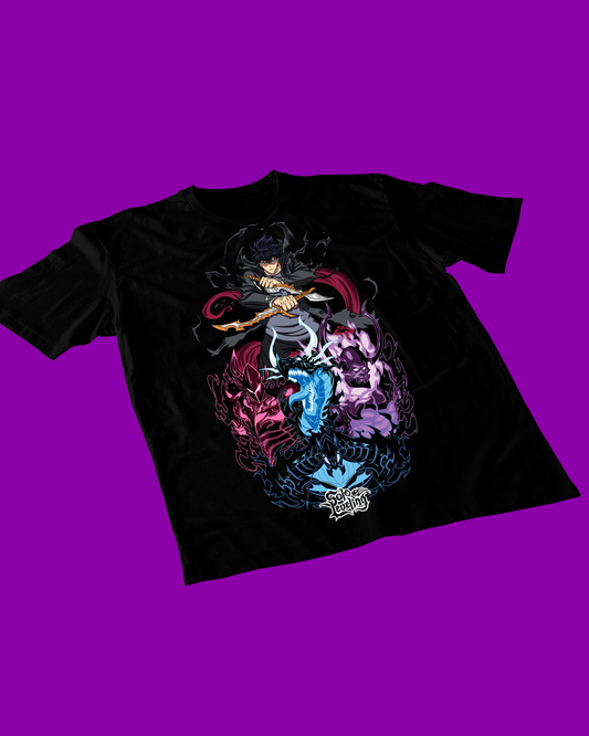 Polera negra de Solo Leveling con diseño anime