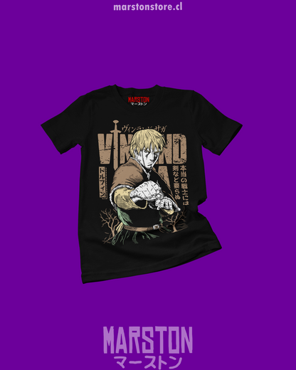 Polera negra de Vinland Saga con Thorfinn