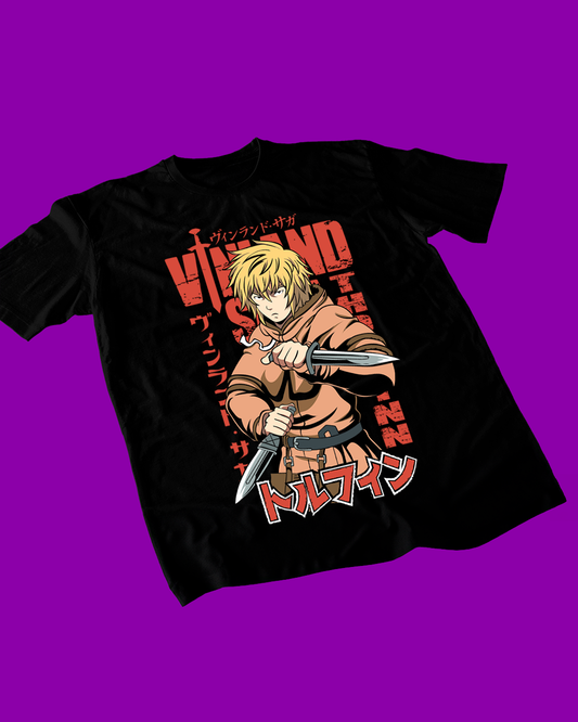Polera negra de Vinland Saga con Thorfinn