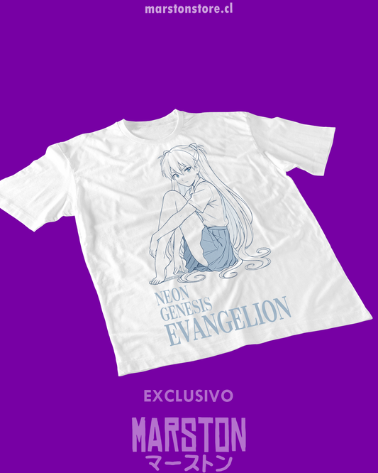 Polera blanca Neon Genesis Evangelion con diseño de Asuka Langley Soryu