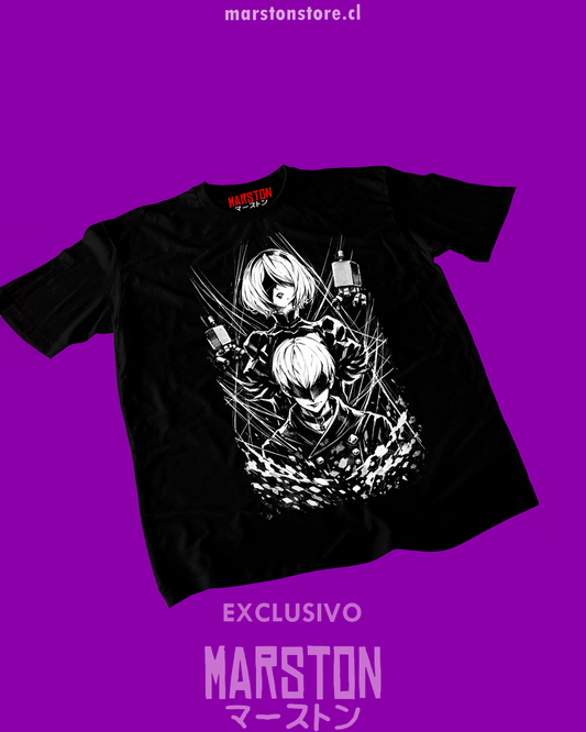 Polera negra NieR: Automata con 2B y 9S