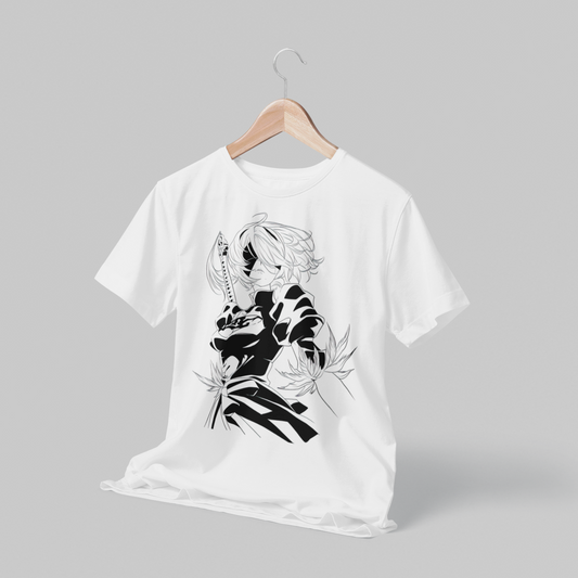 Polera blanca NieR: Automata con diseño de 2B