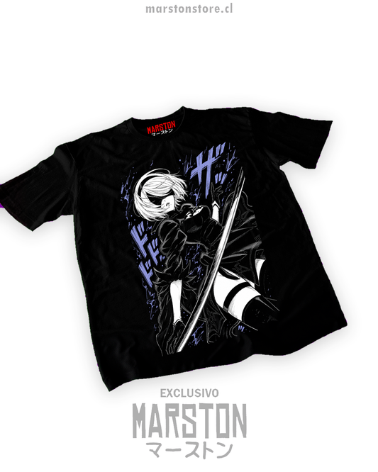 Polera negra NieR: Automata con diseño de 2B
