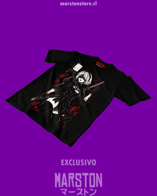 Polera negra NieR: Automata con diseño de 2B
