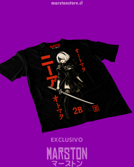 Polera negra NieR: Automata con diseño de 2B