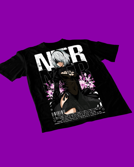 Polera negra NieR: Automata con diseño de 2B