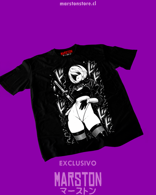 Polera negra NieR: Automata con diseño de 2B