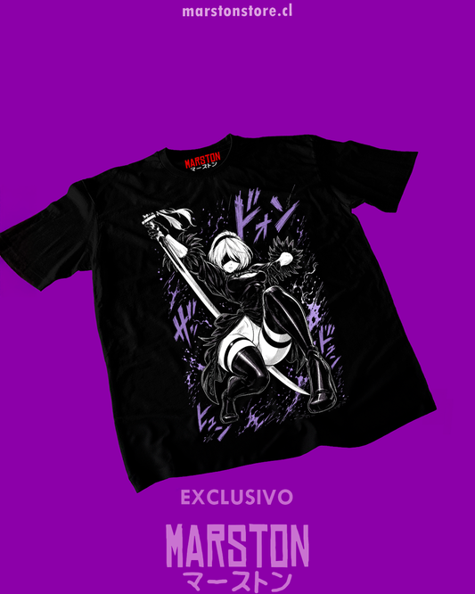 Polera negra NieR: Automata con diseño de 2B