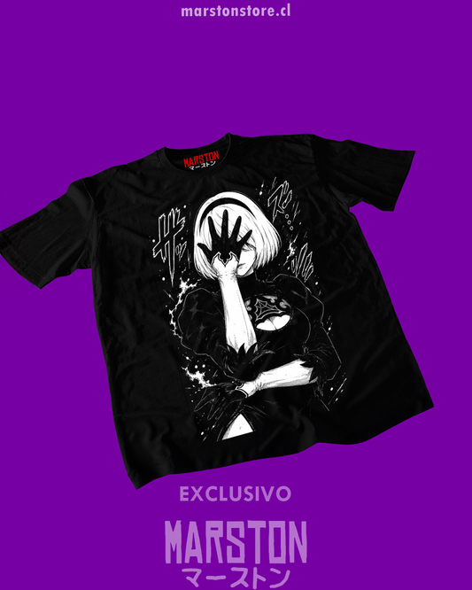 Polera negra NieR: Automata con diseño de 2B