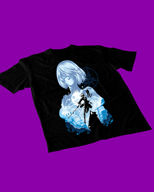 Polera negra con diseño de NieR: Automata