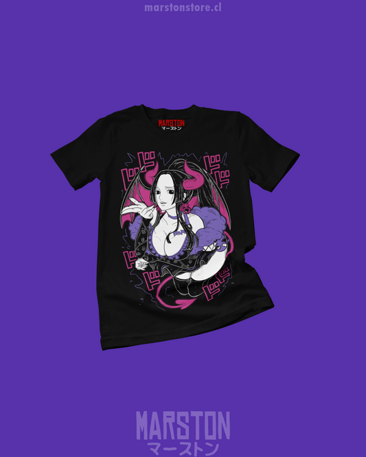 Polera negra One Piece con Boa Hancock en diseño de Halloween