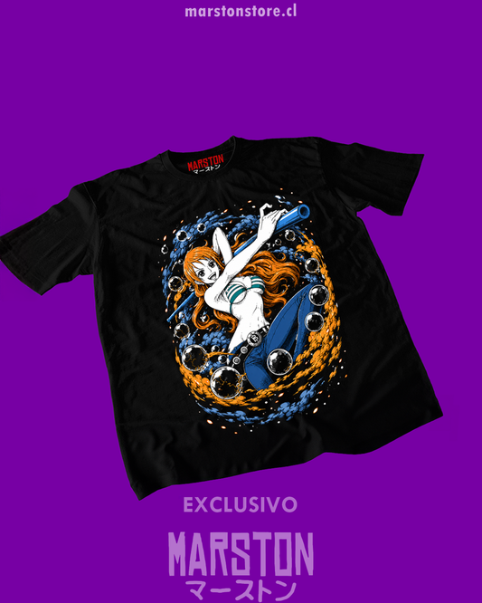Polera negra One Piece con diseño de Nami