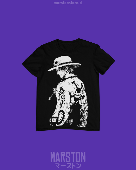 Polera negra One Piece con diseño de Portgas D. Ace