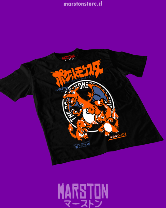 Polera negra de Pokémon con diseño sprite de Charizard
