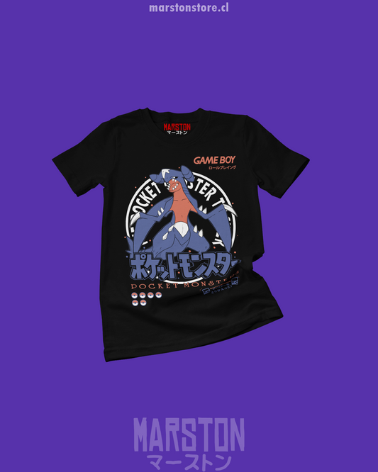 Polera negra de Pokémon con diseño de Garchomp
