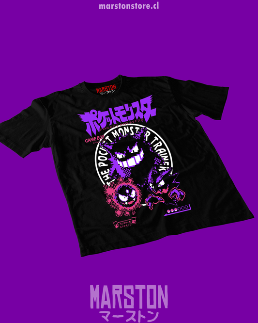 Polera negra Pokémon con Gastly, Haunter y Gengar en diseño retro estilo Game Boy, línea de tipo Fantasma y Veneno