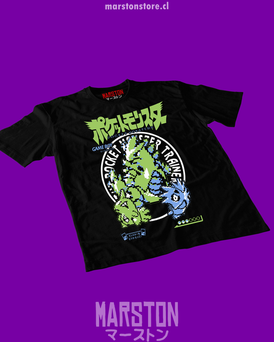 Polera negra de Pokémon con Larvitar, Pupitar y Tyranitar