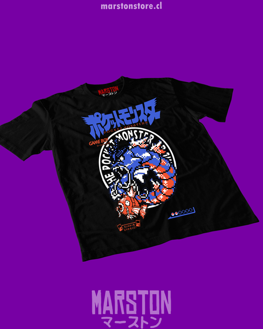 Polera negra de Pokémon con Magikarp y Gyarados