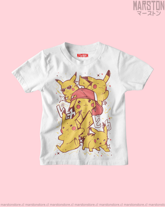 Polera blanca de Pokémon con diseño de Pikachu