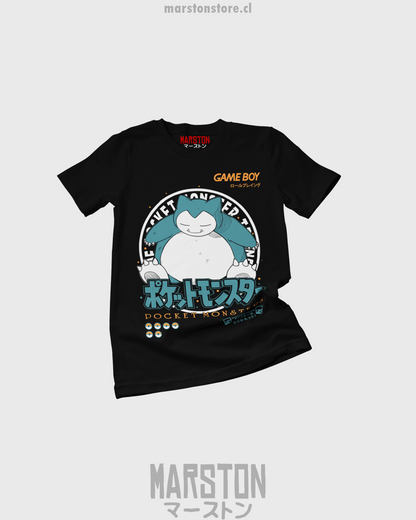 Polera negra de Pokémon con Snorlax estilo Game Boy