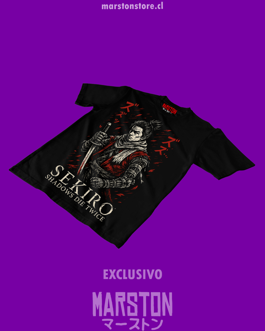 Polera negra con diseño de Sekiro: Shadows Die Twice