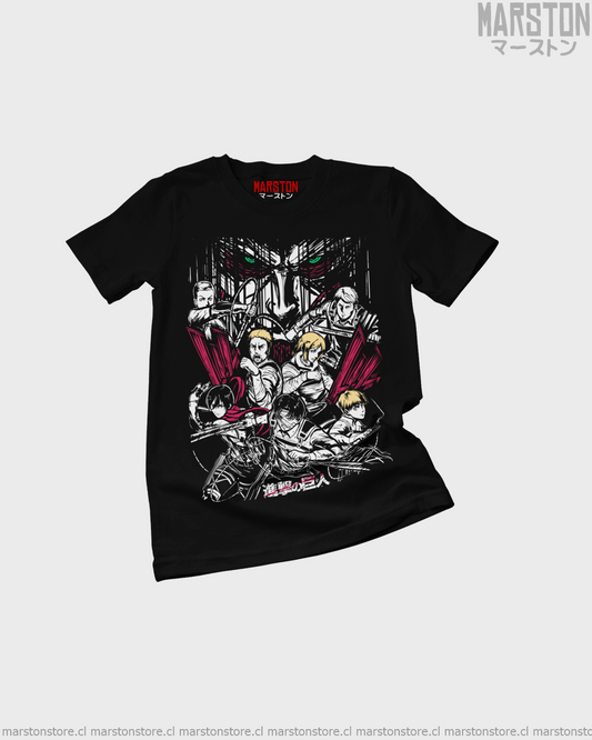 Polera negra con diseño de Shingeki no Kyojin