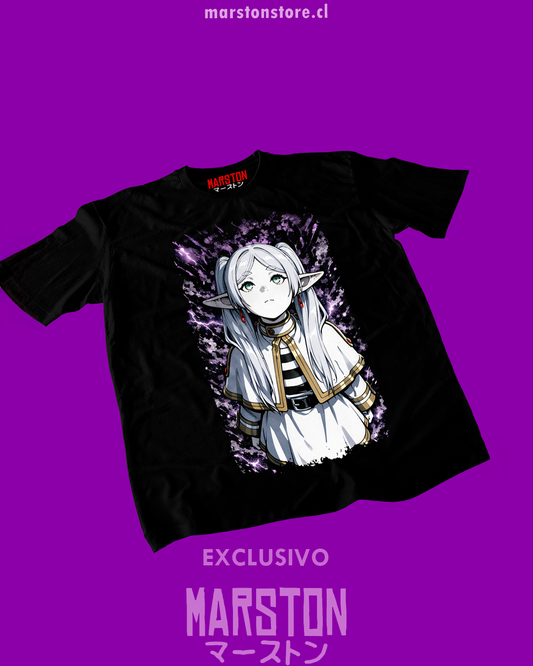 Polera negra Sousou no Frieren con diseño inspirado en el anime