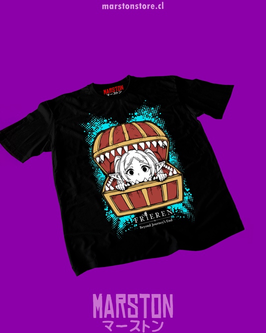 Polera negra Sousou no Frieren con diseño inspirado en el anime