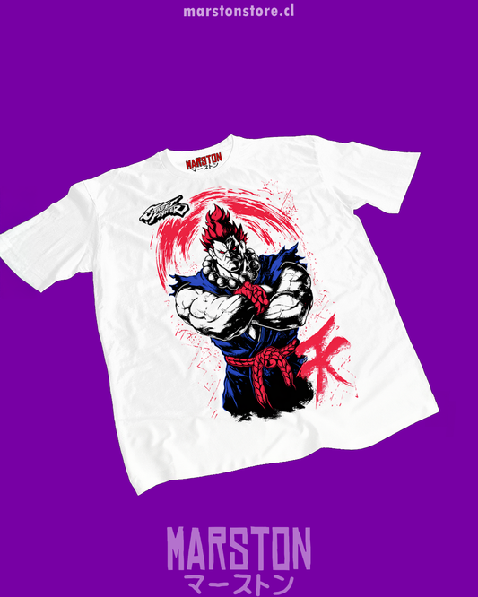 Polera blanca Street Fighter con diseño de Akuma