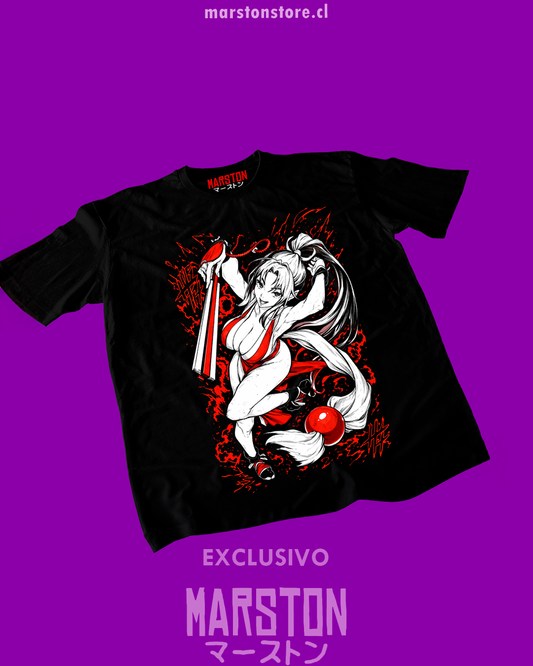 Polera negra The King of Fighters con diseño de Mai Shiranui
