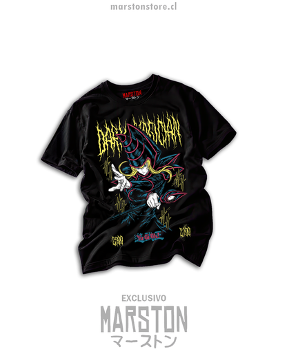 Polera negra Yu-Gi-Oh! de Maga Oscura o Dark Magician Girl, colores fucsia cian y amarillo estilo metal
