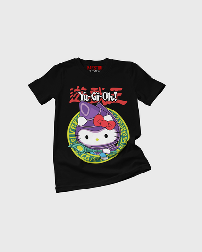 Polera de Yu-Gi-Oh! x Sanrio con Mago Oscuro