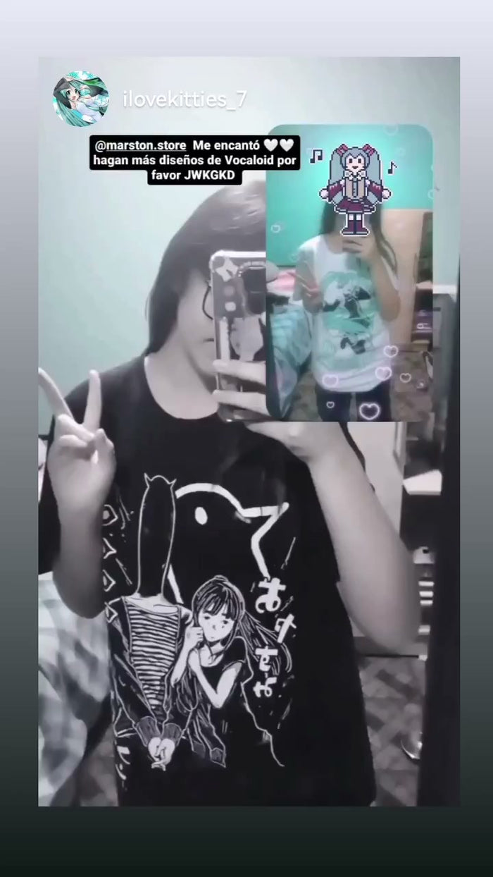 Foto real de cliente - Polera Oyasumi Punpun