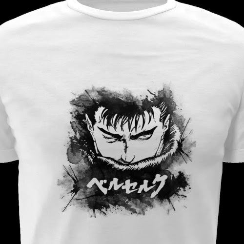 Polera blanca de Berserk con diseño inspirado en el manga
