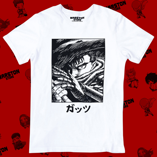 Polera blanca de Berserk con diseño de Guts