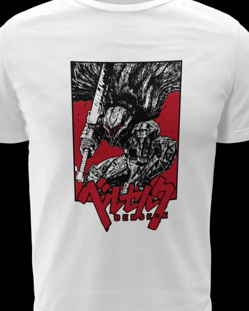 Polera blanca de Berserk con diseño de Guts
