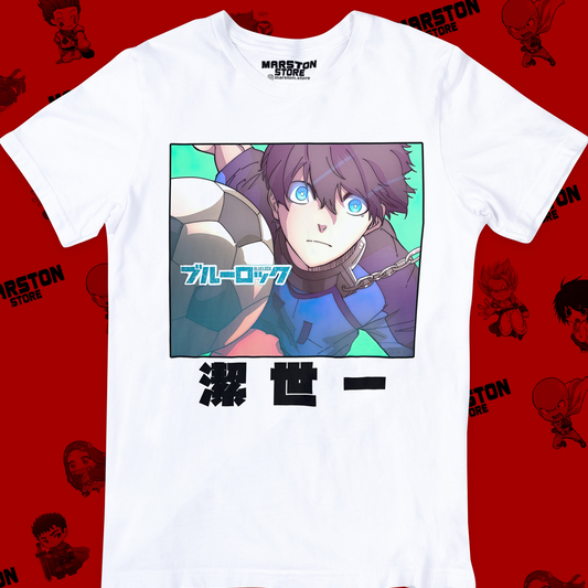 Polera blanca de Blue Lock con Yoichi Isagi
