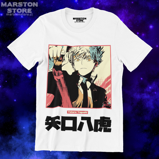 Polera blanca de Blue Period con Yatora Yaguchi