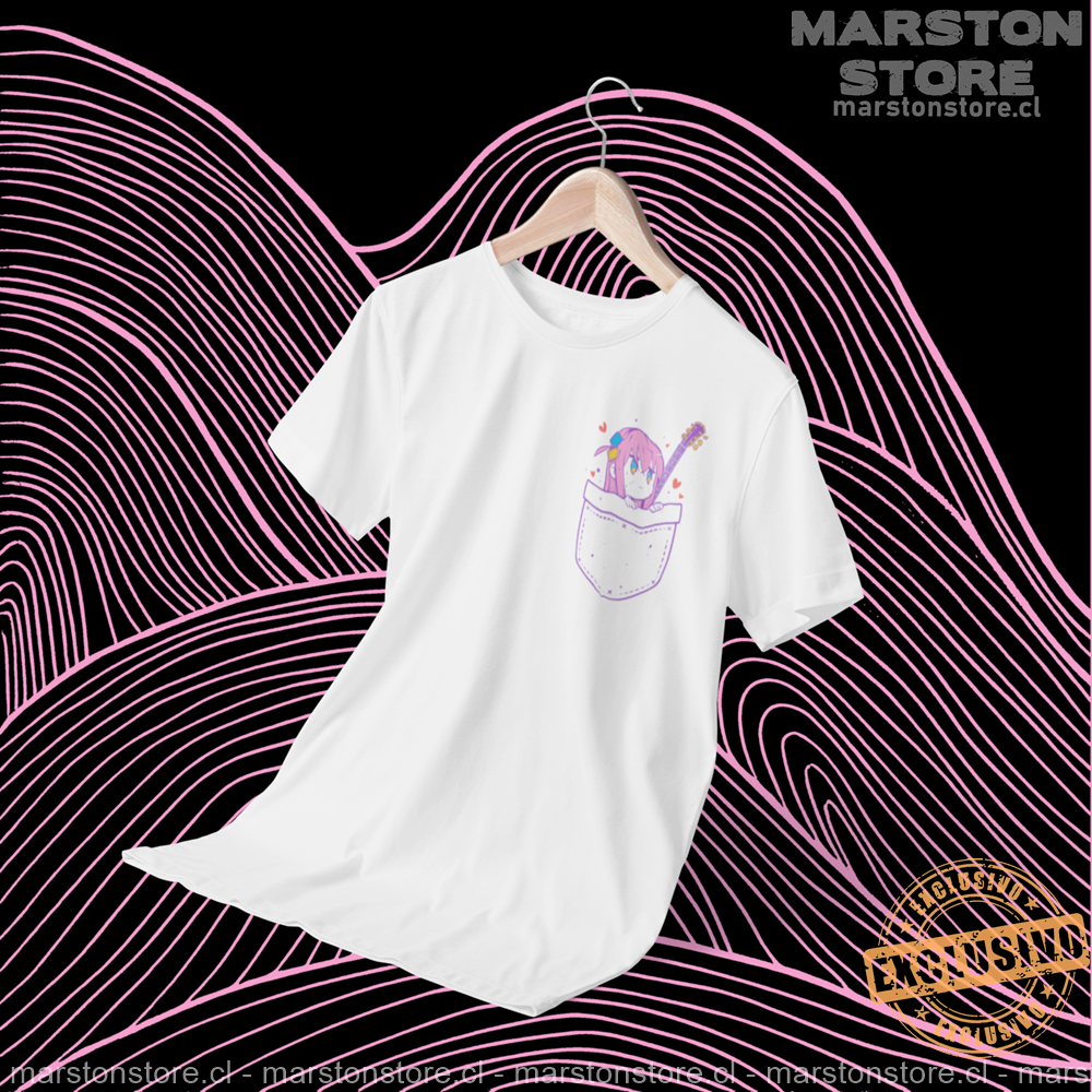 Polera blanca de Bocchi the Rock! con Hitori Gotoh y diseño de bolsillo