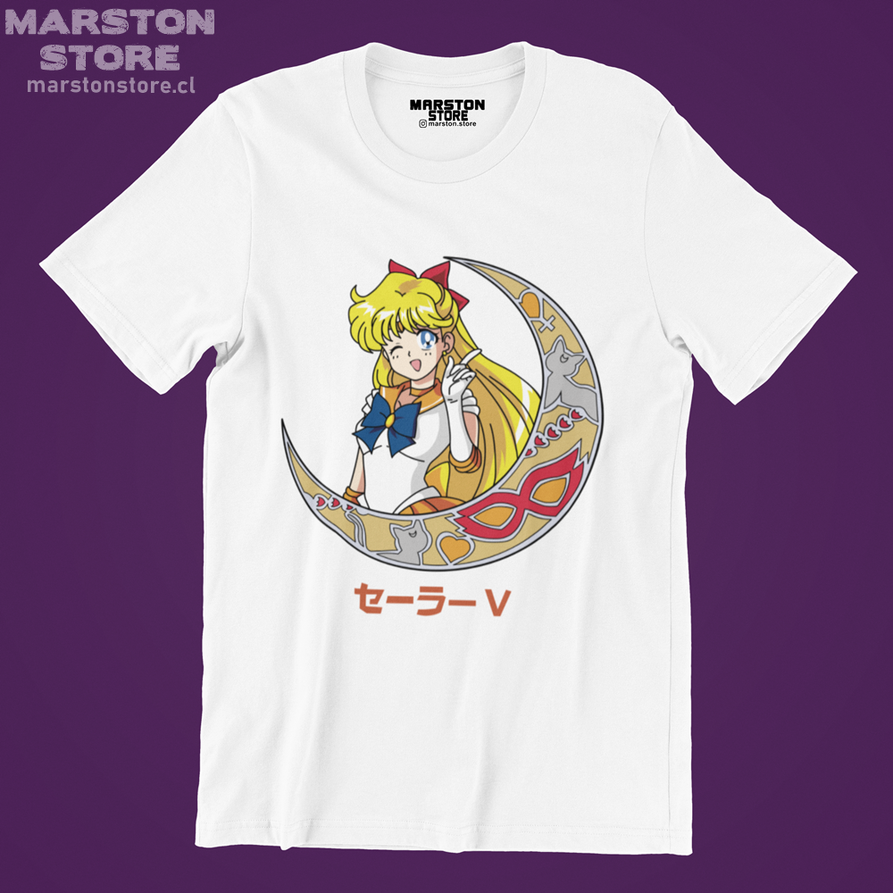 Polera blanca de Sailor Moon con diseño anime